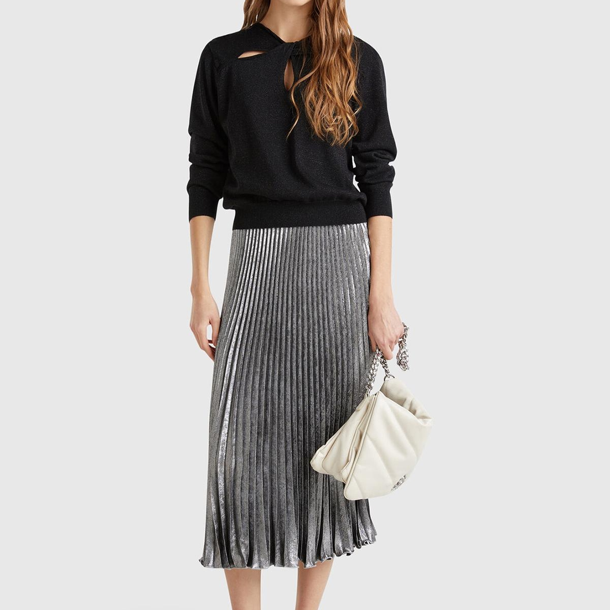 Kadın Siyah Pamuk ve Viskoz Karışımlı Önü Kesik Detaylı Simli Kazak