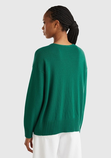  Kadın Koyu Yeşil Yün ve Viskoz Karışımlı Ribana Detaylı V Yaka Kazak