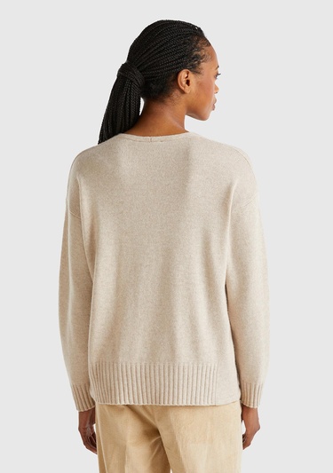  Kadın Beyaz Yün ve Viskoz Karışımlı Ribana Detaylı V Yaka Kazak