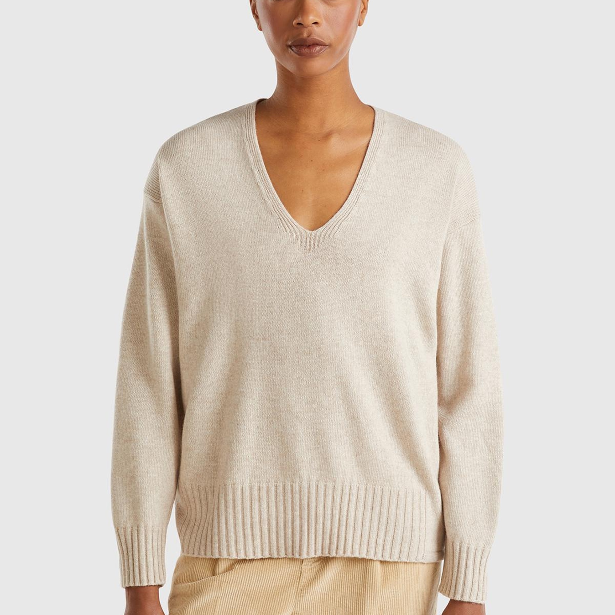 Kadın Beyaz Yün ve Viskoz Karışımlı Ribana Detaylı V Yaka Kazak