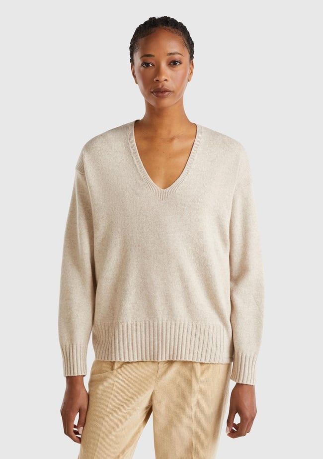  Kadın Beyaz Yün ve Viskoz Karışımlı Ribana Detaylı V Yaka Kazak