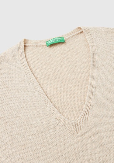  Kadın Beyaz Yün ve Viskoz Karışımlı Ribana Detaylı V Yaka Kazak