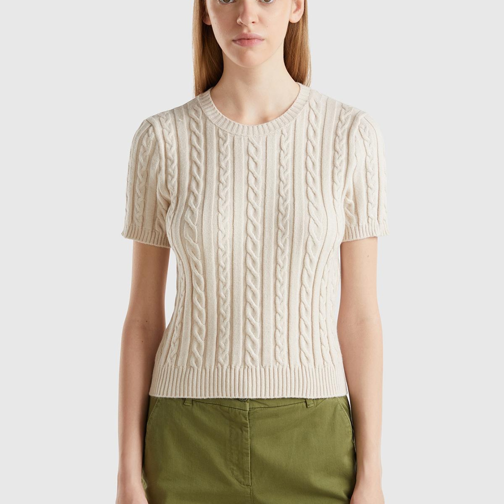 Kadın Beyaz Viskoz Karışımlı Kısa Kollu Nervürlü Yuvarlak Yaka Kazak