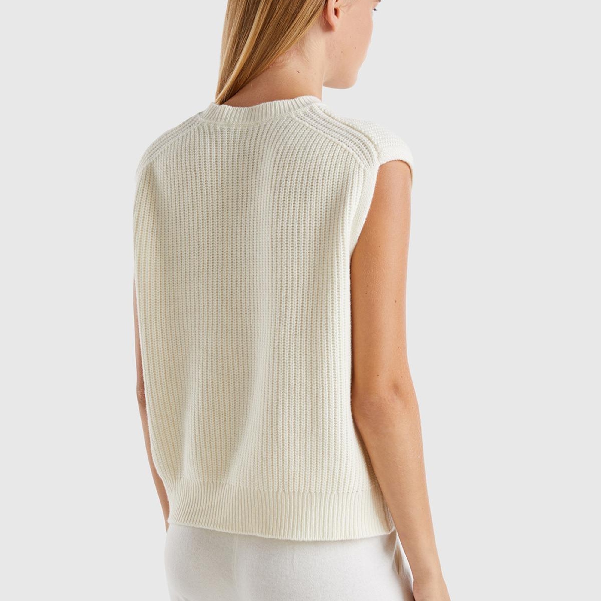 Kadın Krem Yün Karışımlı Örgü Motifli Yuvarlak Yaka Yelek