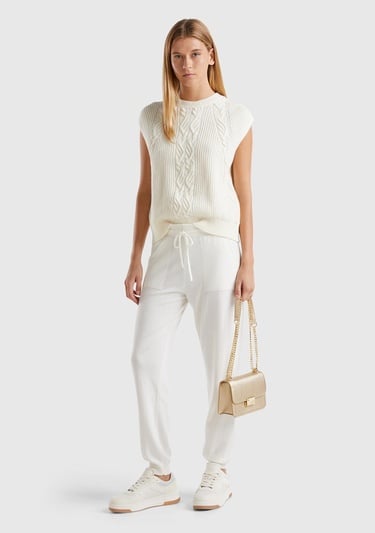  Kadın Krem Yün Karışımlı Örgü Motifli Yuvarlak Yaka Yelek