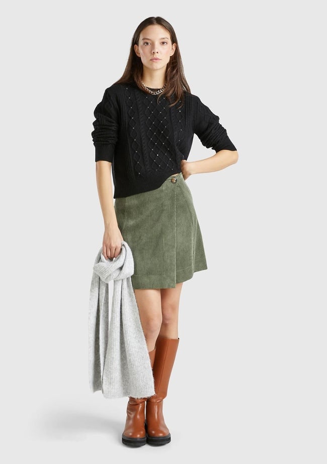  Kadın Siyah Pamuk ve Yün Karışımlı Örgü Taş Detaylı Yuvarlak Yaka Kazak