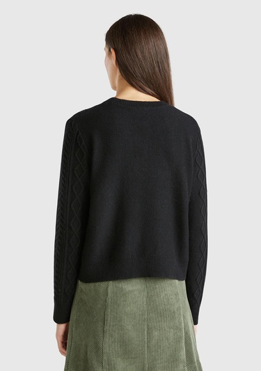  Kadın Siyah Pamuk ve Yün Karışımlı Örgü Taş Detaylı Yuvarlak Yaka Kazak