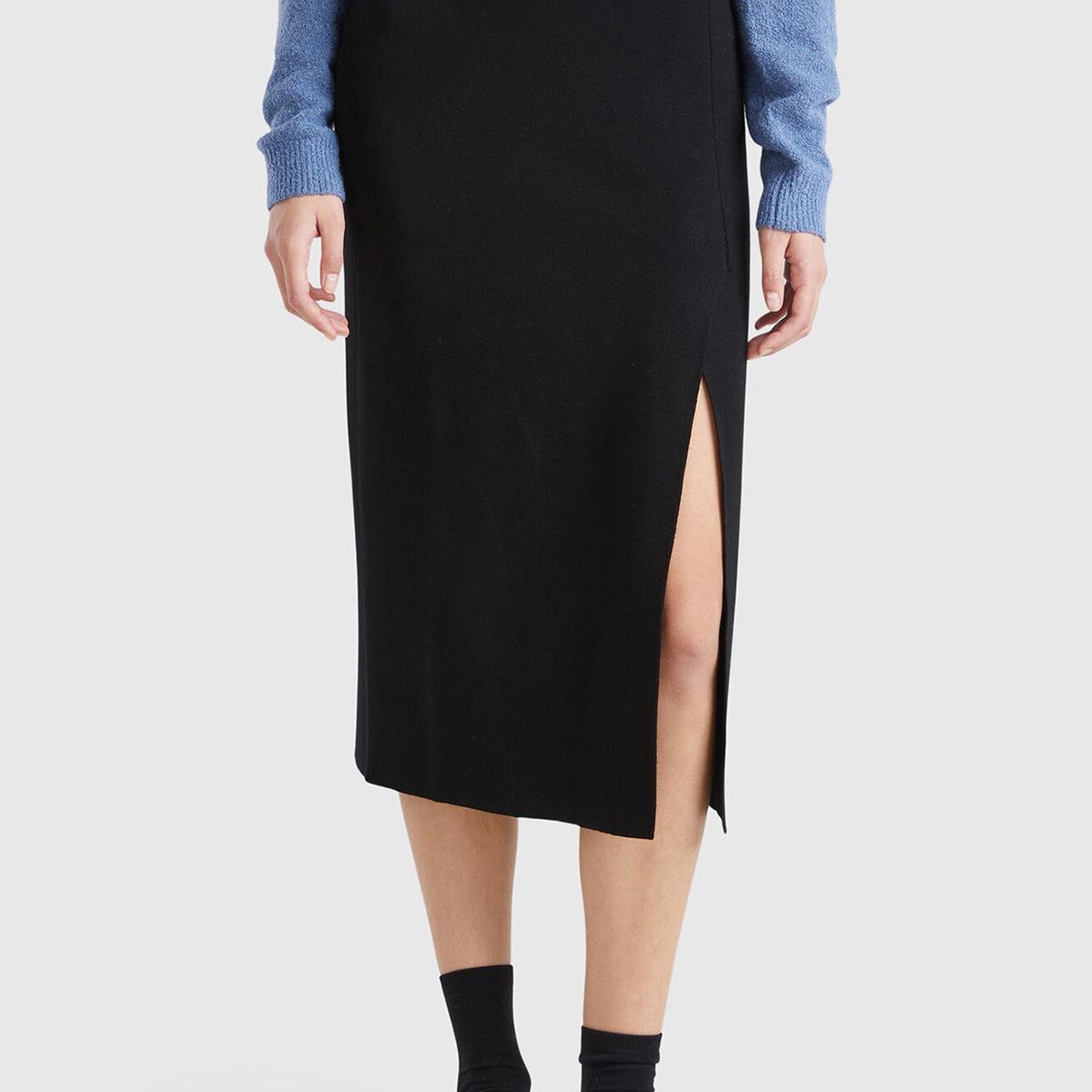 Kadın Siyah Viskoz Karışımlı Önü Yırtmaçlı Beli Elastik Midi Etek