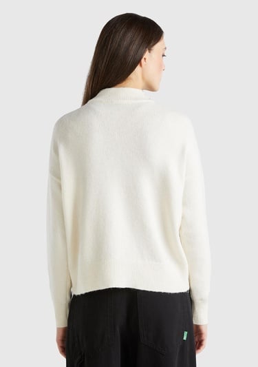  Kadın Krem Pamuk ve Yün Karışımlı Taş Detaylı Yüksek Yaka Kazak