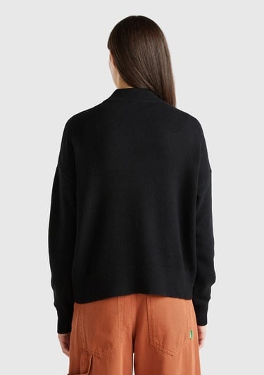  Kadın Siyah Pamuk ve Yün Karışımlı Taş Detaylı Yüksek Yaka Kazak