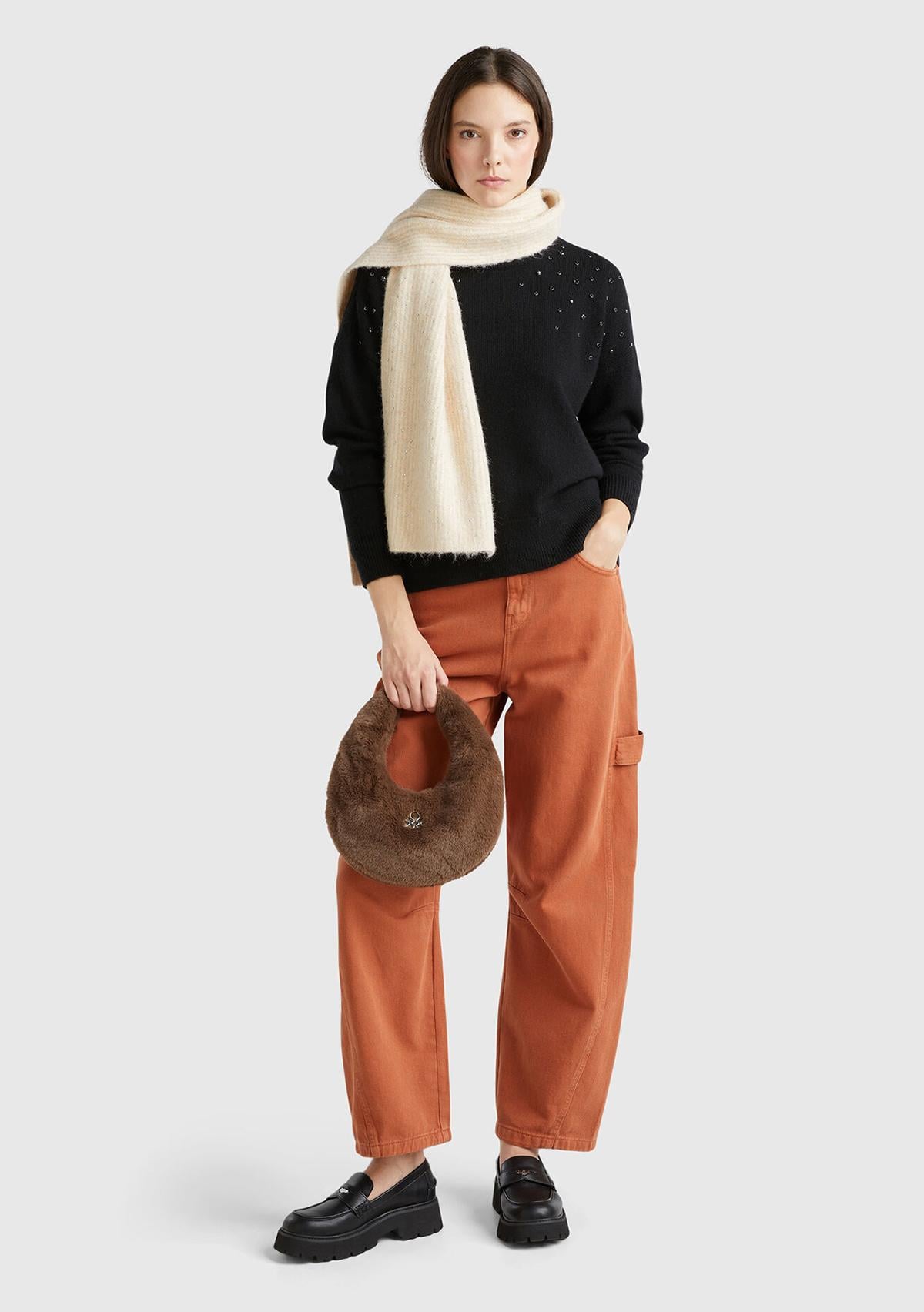  Kadın Siyah Pamuk ve Yün Karışımlı Taş Detaylı Yüksek Yaka Kazak