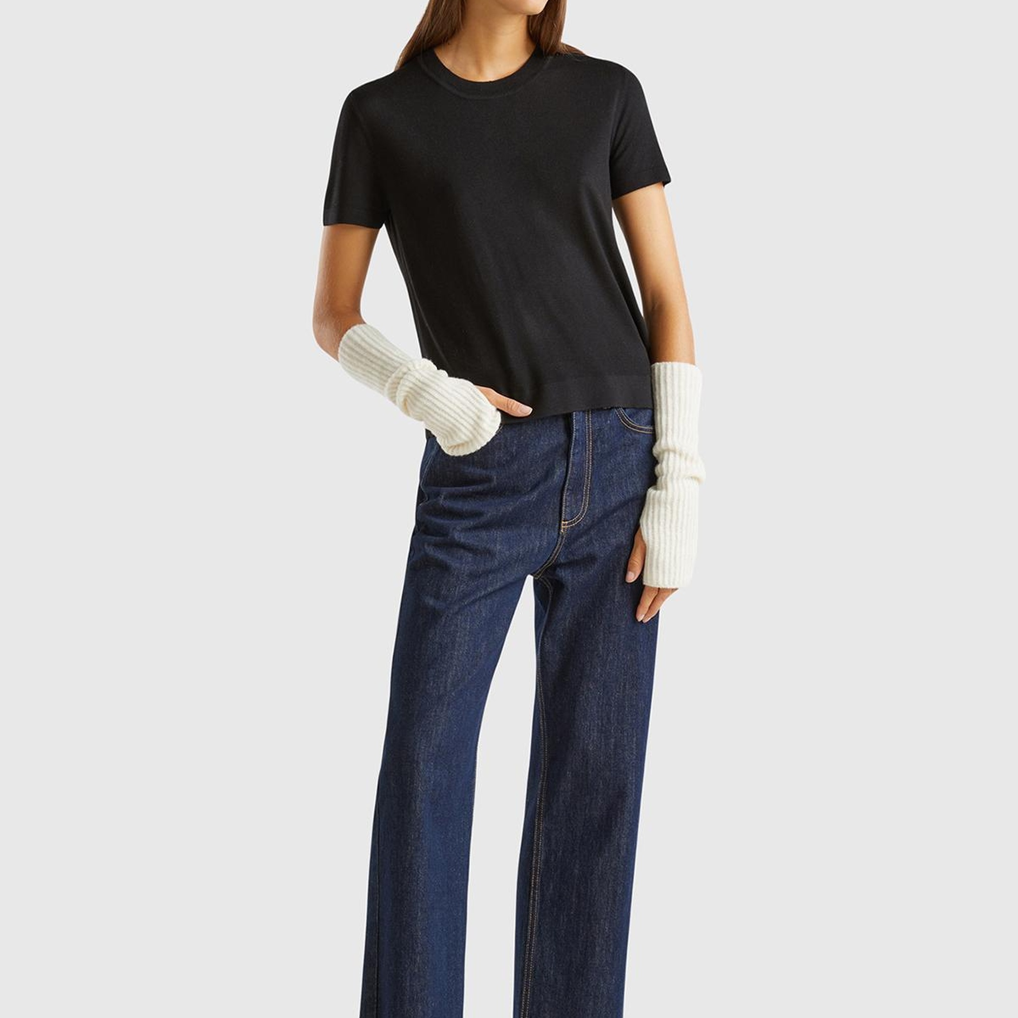 Kadın Siyah İpek Karışımlı Yuvarlak Yaka Önü Detaylı Kısa Kollu Kazak