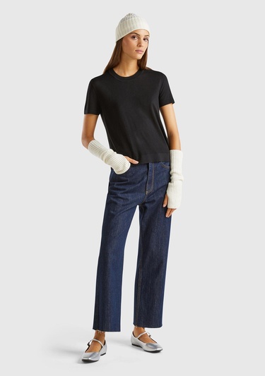  Kadın Siyah İpek Karışımlı Yuvarlak Yaka Önü Detaylı Kısa Kollu Kazak