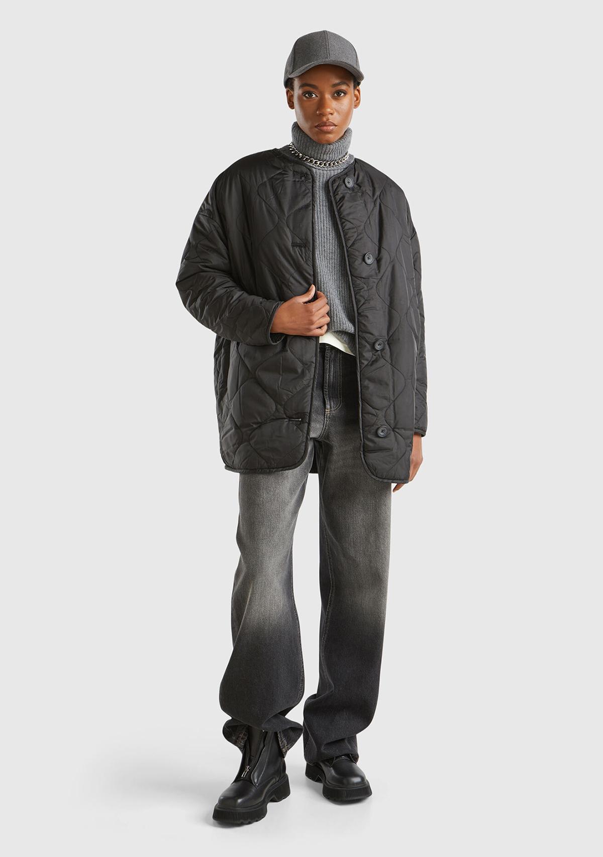  Kadın Siyah İçi Kürklü Dışı Kapitone Detaylı Önü Düğmeli Mont