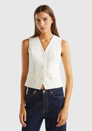  Kadın Krem Kapaklı Cep Tasarımı 3 Düğmeli V Yaka Yelek