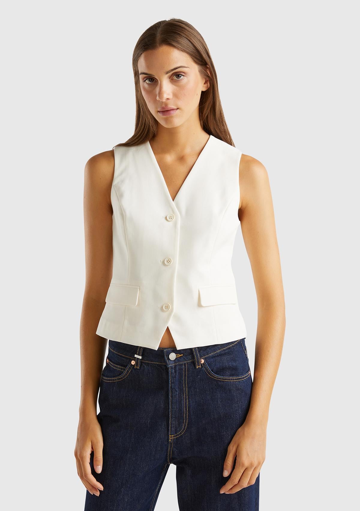  Kadın Krem Kapaklı Cep Tasarımı 3 Düğmeli V Yaka Yelek