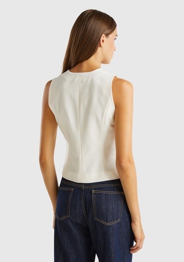  Kadın Krem Kapaklı Cep Tasarımı 3 Düğmeli V Yaka Yelek