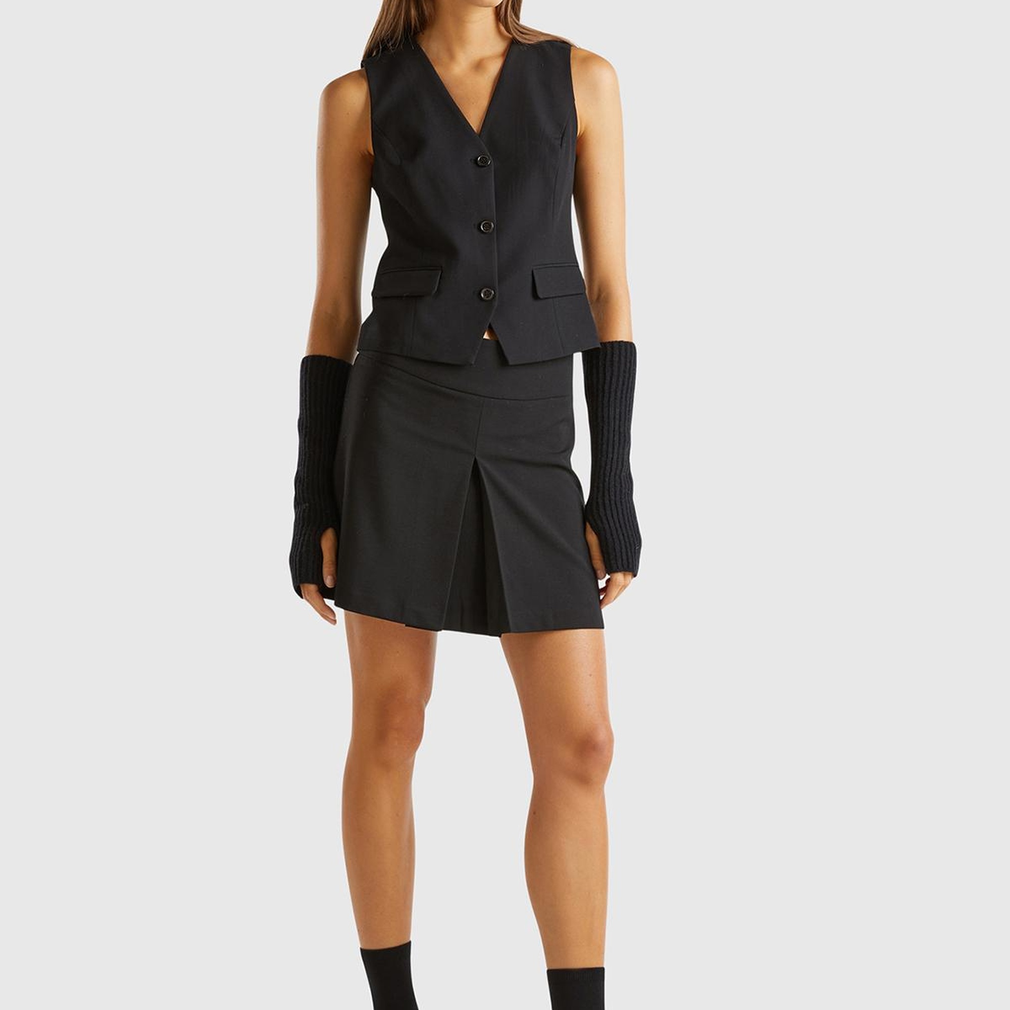 Kadın Siyah Kapaklı Cep Tasarımı 3 Düğmeli V Yaka Yelek