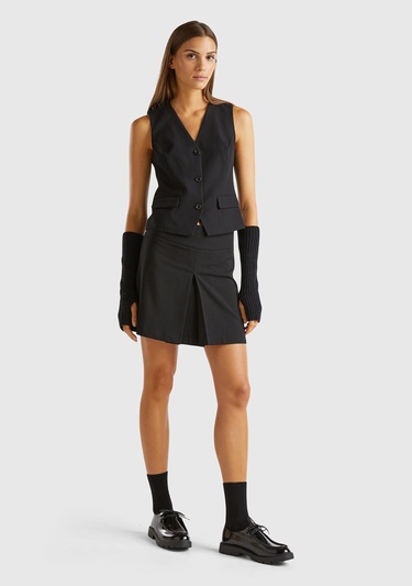  Kadın Siyah Kapaklı Cep Tasarımı 3 Düğmeli V Yaka Yelek