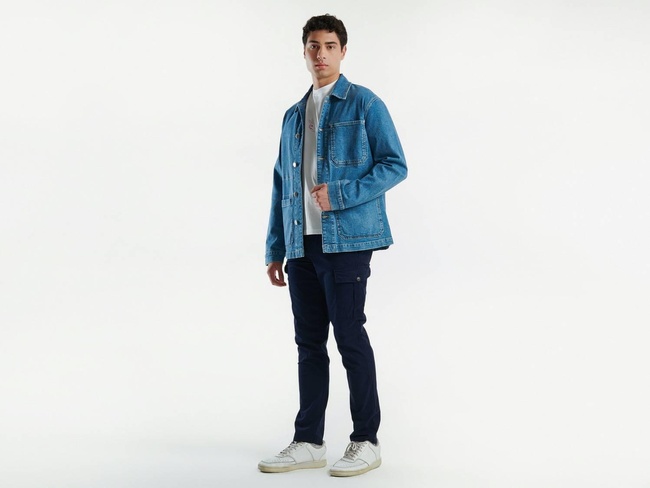  Erkek Açık Mavi Pamuk Karışımlı Cep Detaylı Gömlek Yaka Denim Ceket