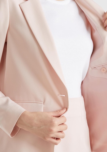  Kadın Toz Pembe Poliviskoz Tek Düğmeli Kırlangıç Yaka Blazer Ceket