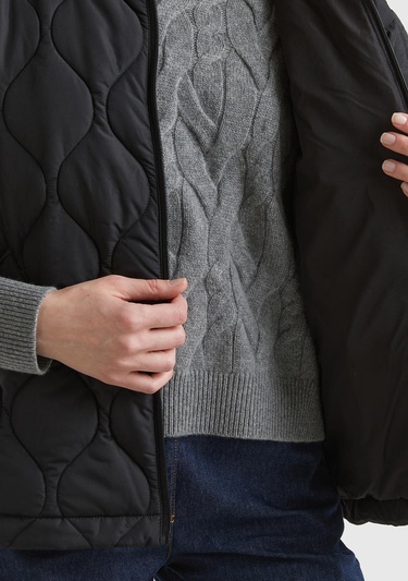  Kadın Siyah Fermuarlı Pelerin Mont