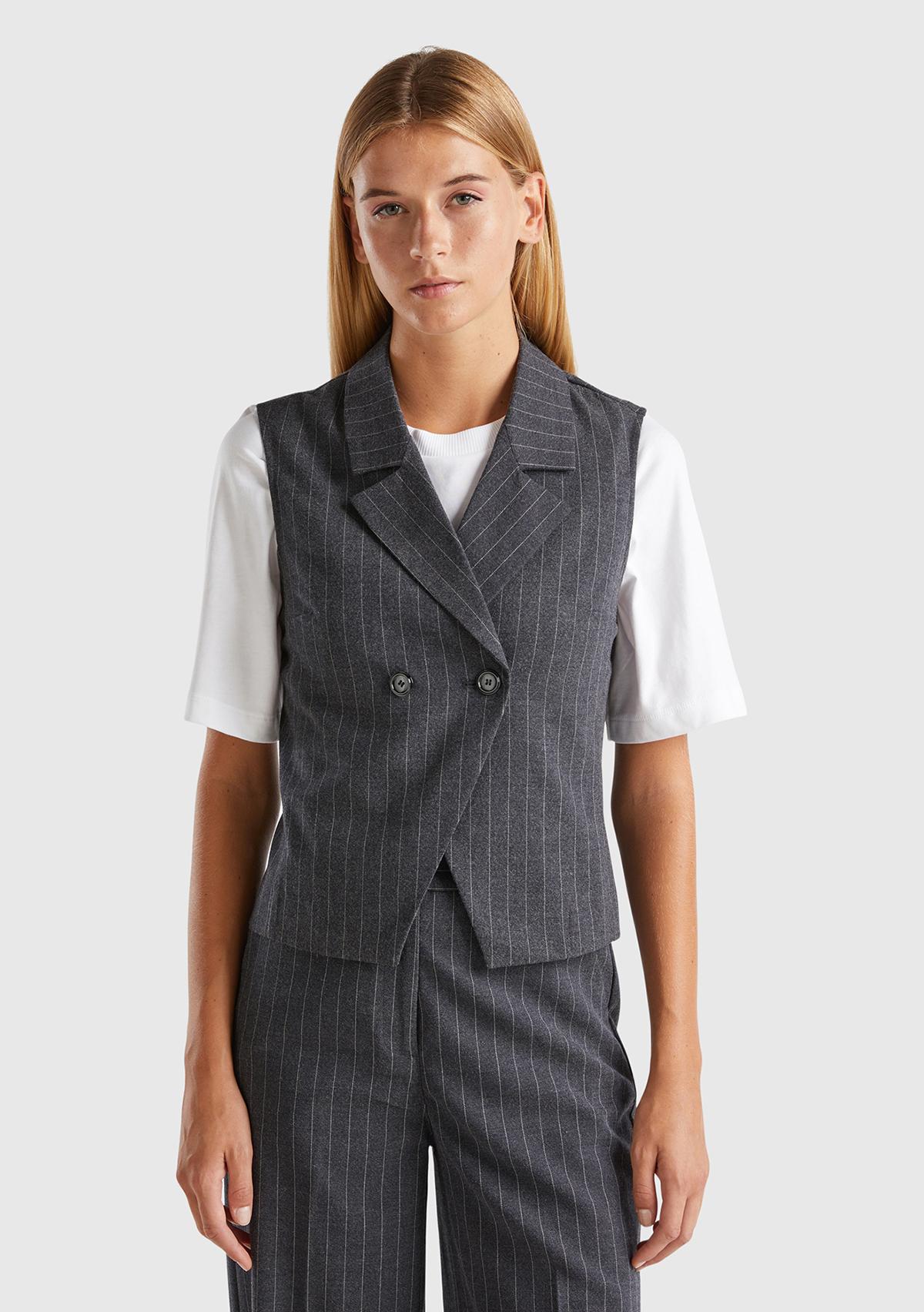  Kadın Antrasit Viskoz Karışımlı Düğmeli Çizgili Sivri Yaka Kruvaze Yelek