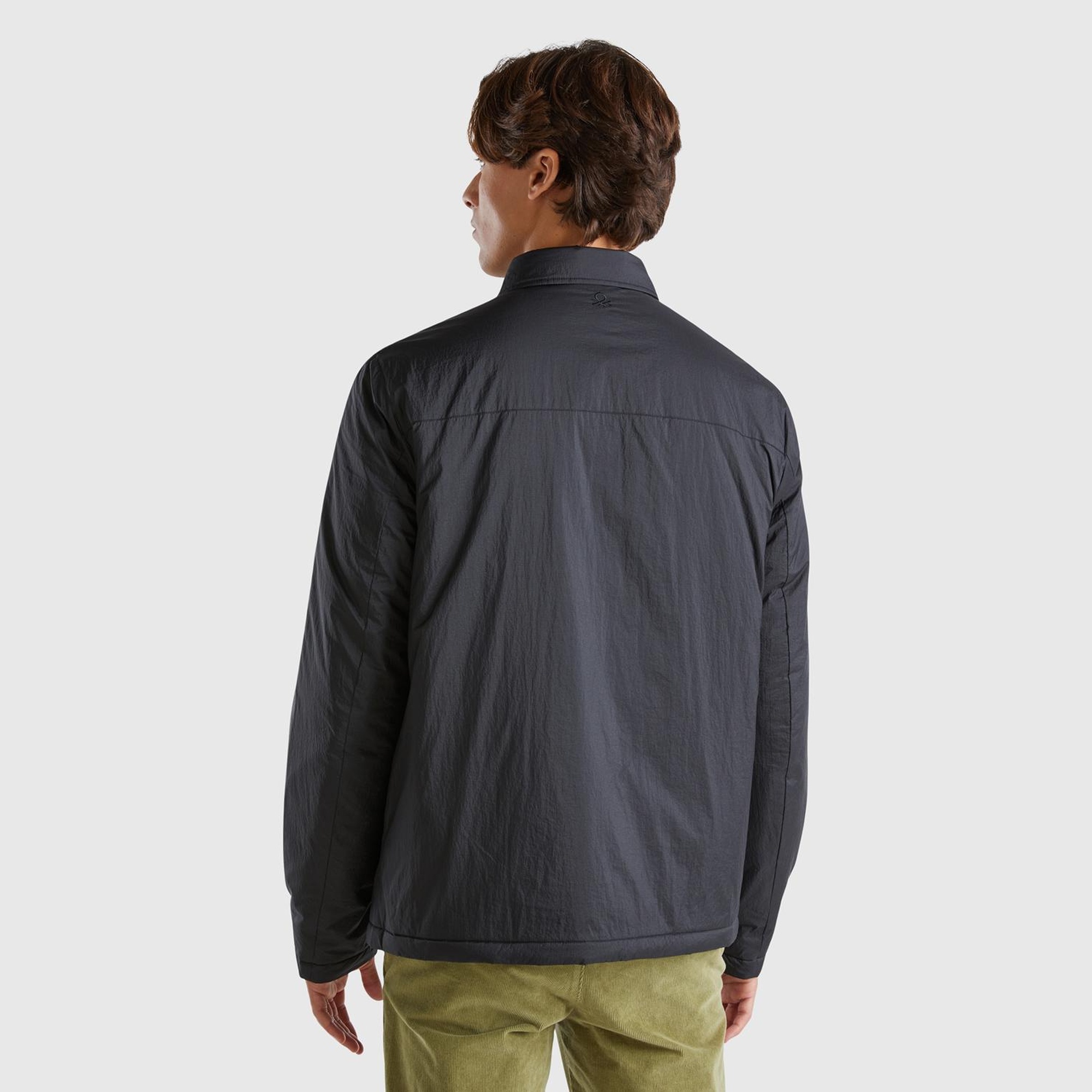 Erkek Siyah Cep Detaylı Düğmeli Gömlek Yaka Mont