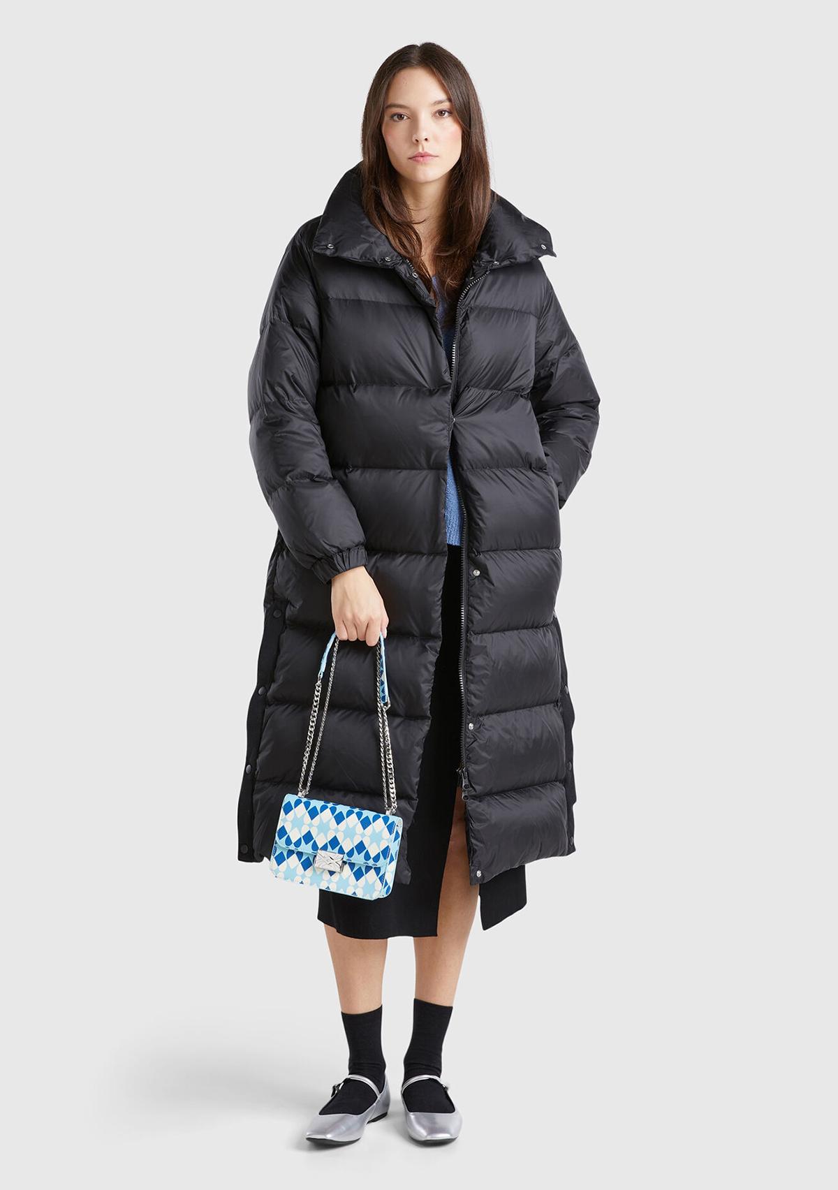  Kadın Siyah Kaz Tüyü Dolgulu Düğme Kapamalı Yüksek Yaka Uzun Şişme Mont