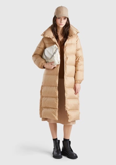  Kadın Bej Kaz Tüyü Dolgulu Düğme Kapamalı Yüksek Yaka Uzun Şişme Mont