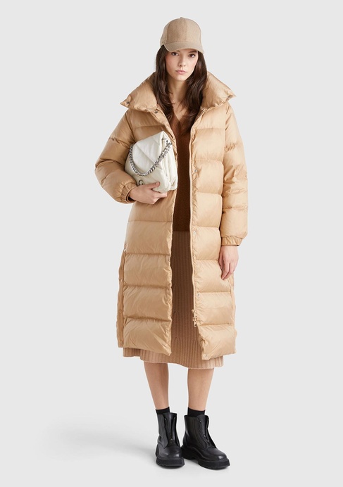  Kadın Bej Kaz Tüyü Dolgulu Düğme Kapamalı Yüksek Yaka Uzun Şişme Mont