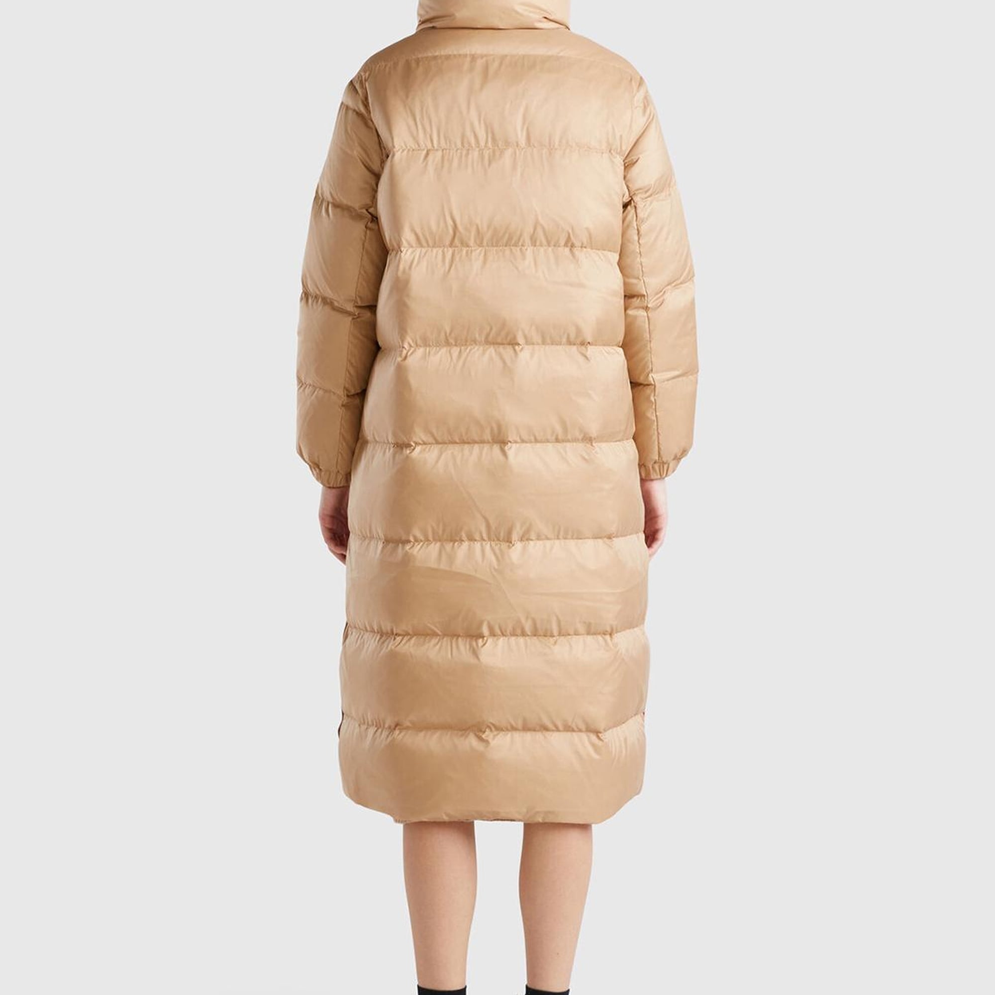 Kadın Bej Kaz Tüyü Dolgulu Düğme Kapamalı Yüksek Yaka Uzun Şişme Mont