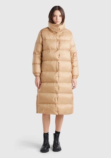  Kadın Bej Kaz Tüyü Dolgulu Düğme Kapamalı Yüksek Yaka Uzun Şişme Mont