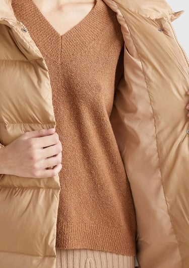  Kadın Bej Kaz Tüyü Dolgulu Düğme Kapamalı Yüksek Yaka Uzun Şişme Mont