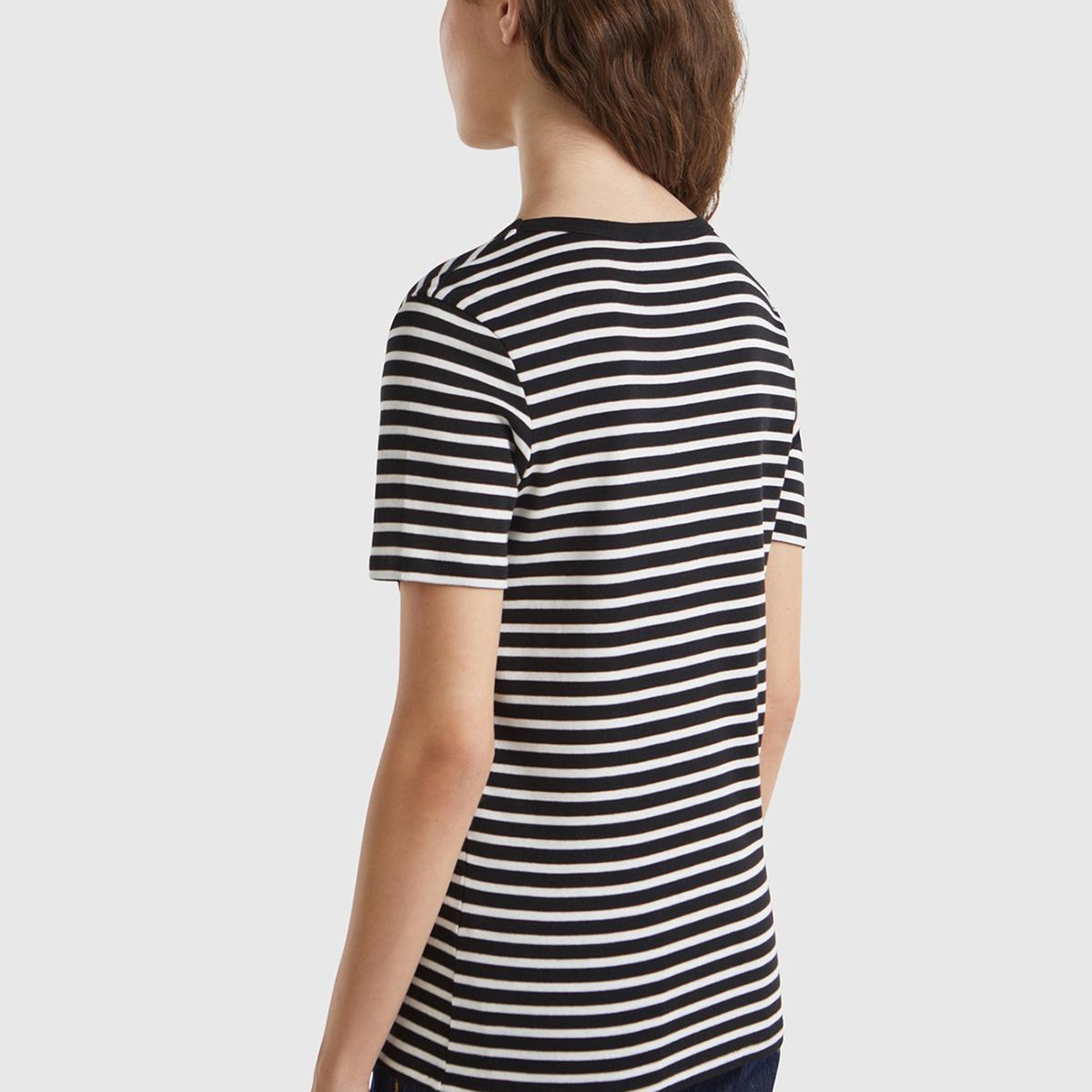 Kadın Siyah %100 Pamuk Sol Altı Logolu Çizgili Yuvarlak Yaka T-Shirt