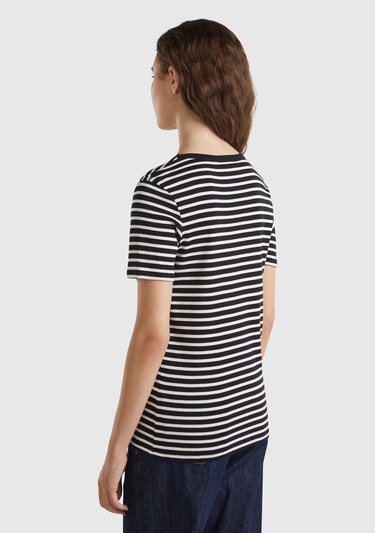  Kadın Siyah %100 Pamuk Sol Altı Logolu Çizgili Yuvarlak Yaka T-Shirt