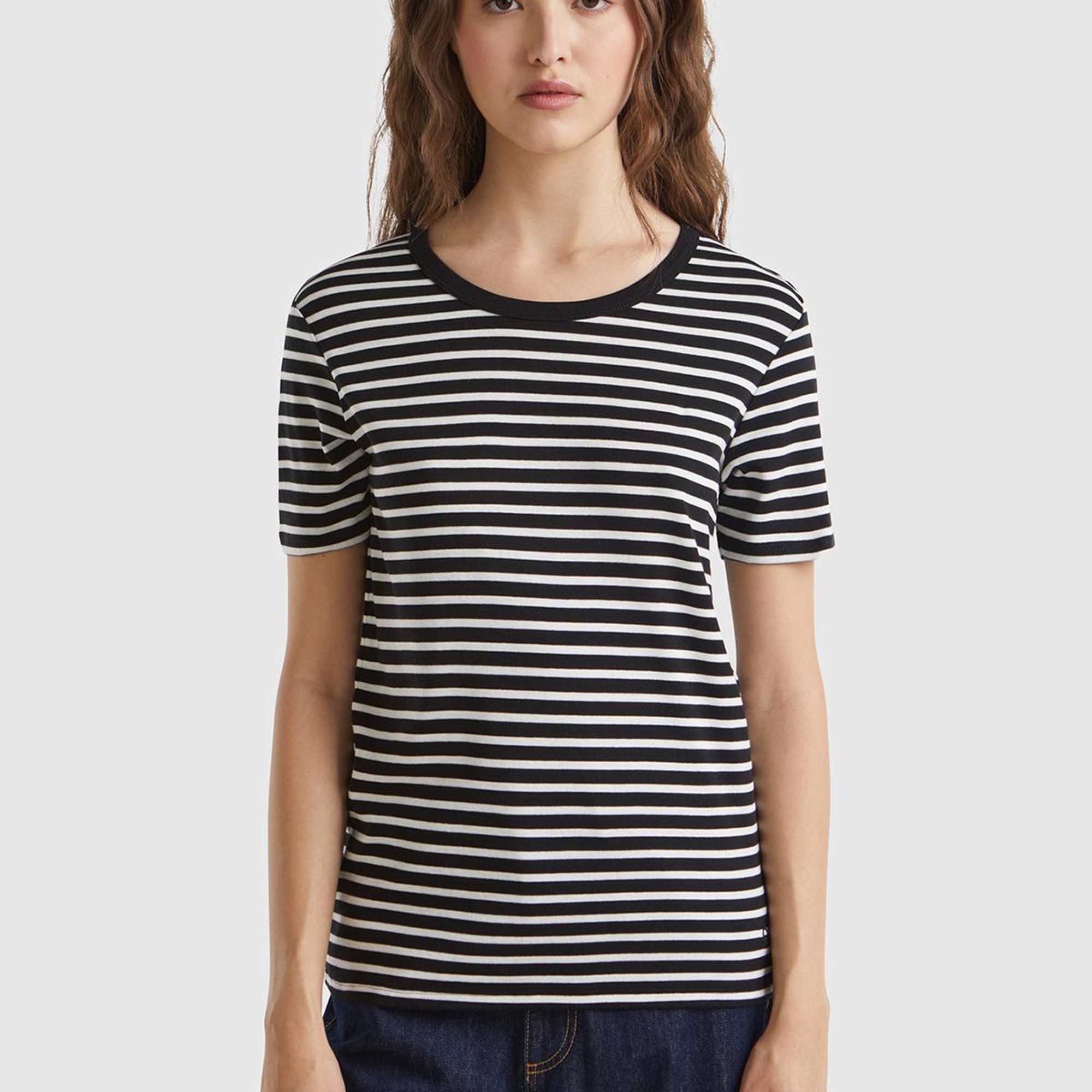 Kadın Siyah %100 Pamuk Sol Altı Logolu Çizgili Yuvarlak Yaka T-Shirt