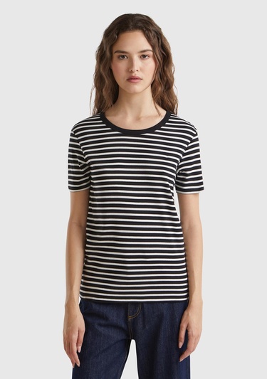  Kadın Siyah %100 Pamuk Sol Altı Logolu Çizgili Yuvarlak Yaka T-Shirt