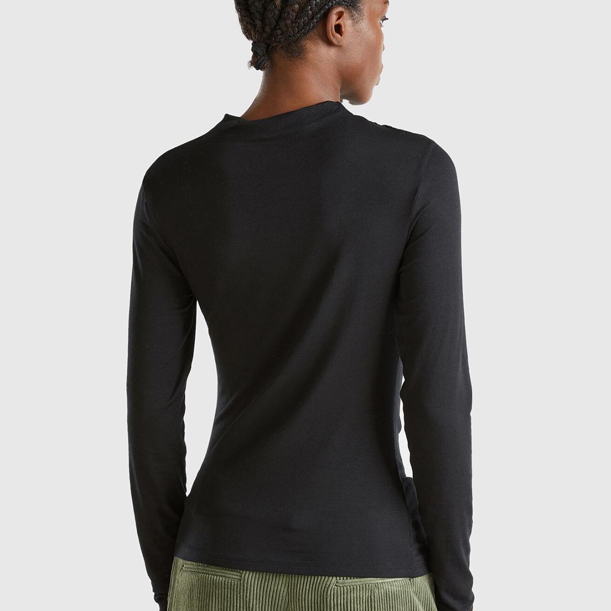 Kadın Siyah Modal Karışımlı Omzu Büzgü Detaylı Yarım Balıkçı Yaka Sweatshirt