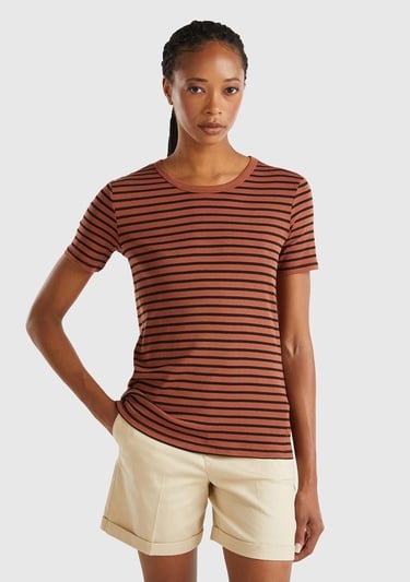  Kadın Kahverengi %100 Pamuk Sol Altı Logolu Çizgili Yuvarlak Yaka T-Shirt