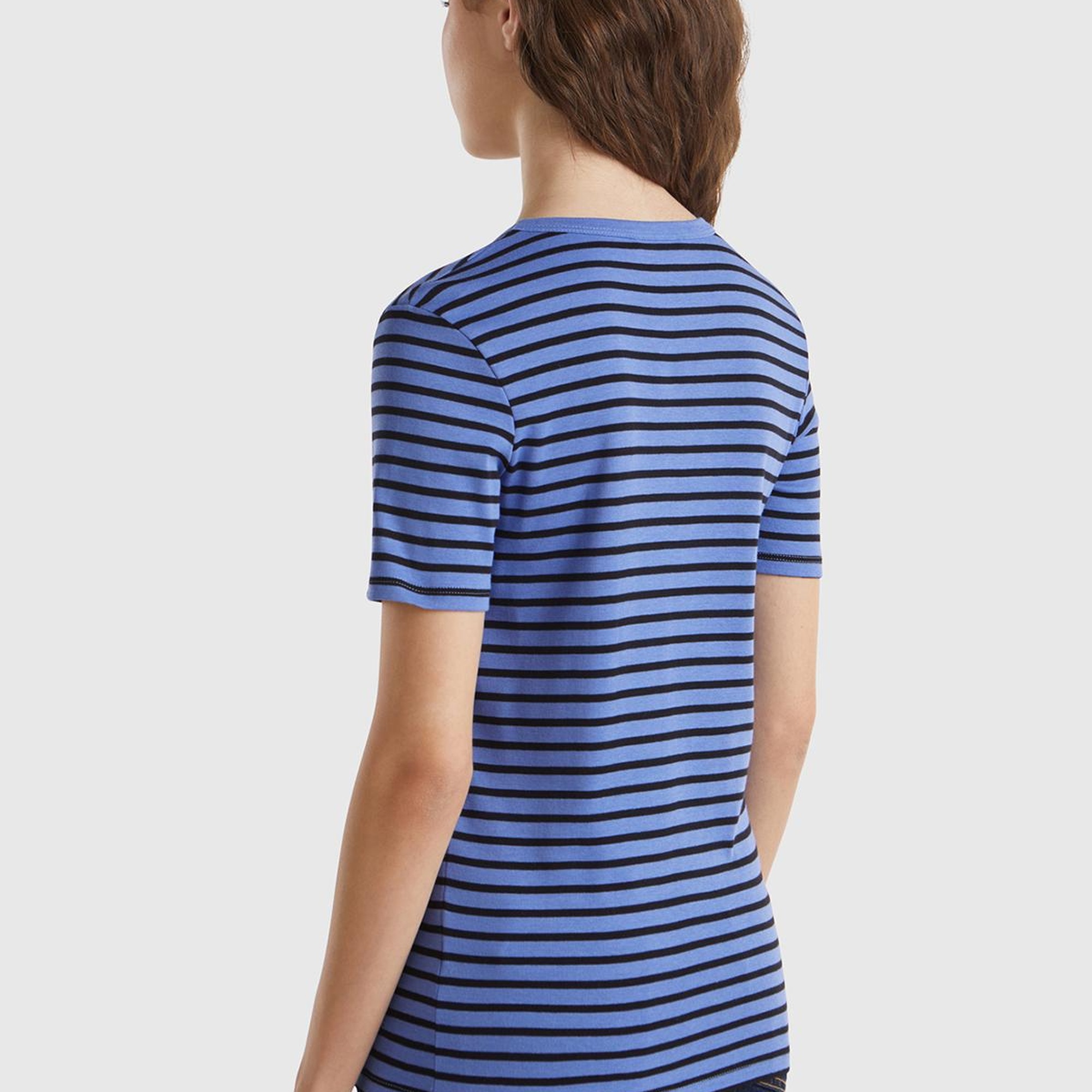 Kadın Mavi %100 Pamuk Sol Altı Logolu Çizgili Yuvarlak Yaka T-Shirt