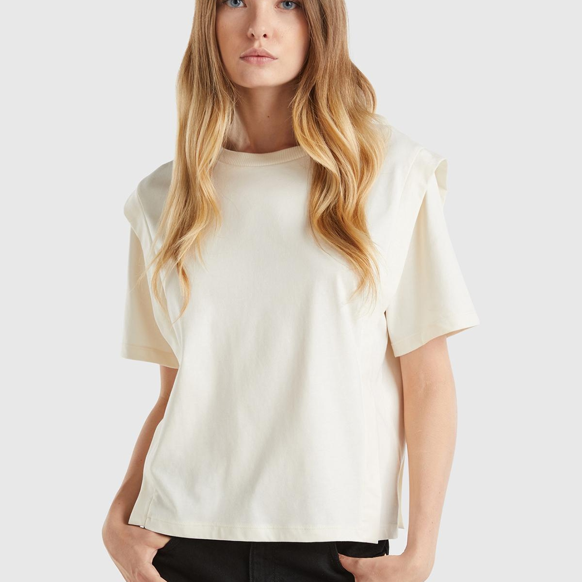 Kadın Krem %100 Pamuk Yarım Kollu Yuvarlak Yaka Düz T-Shirt
