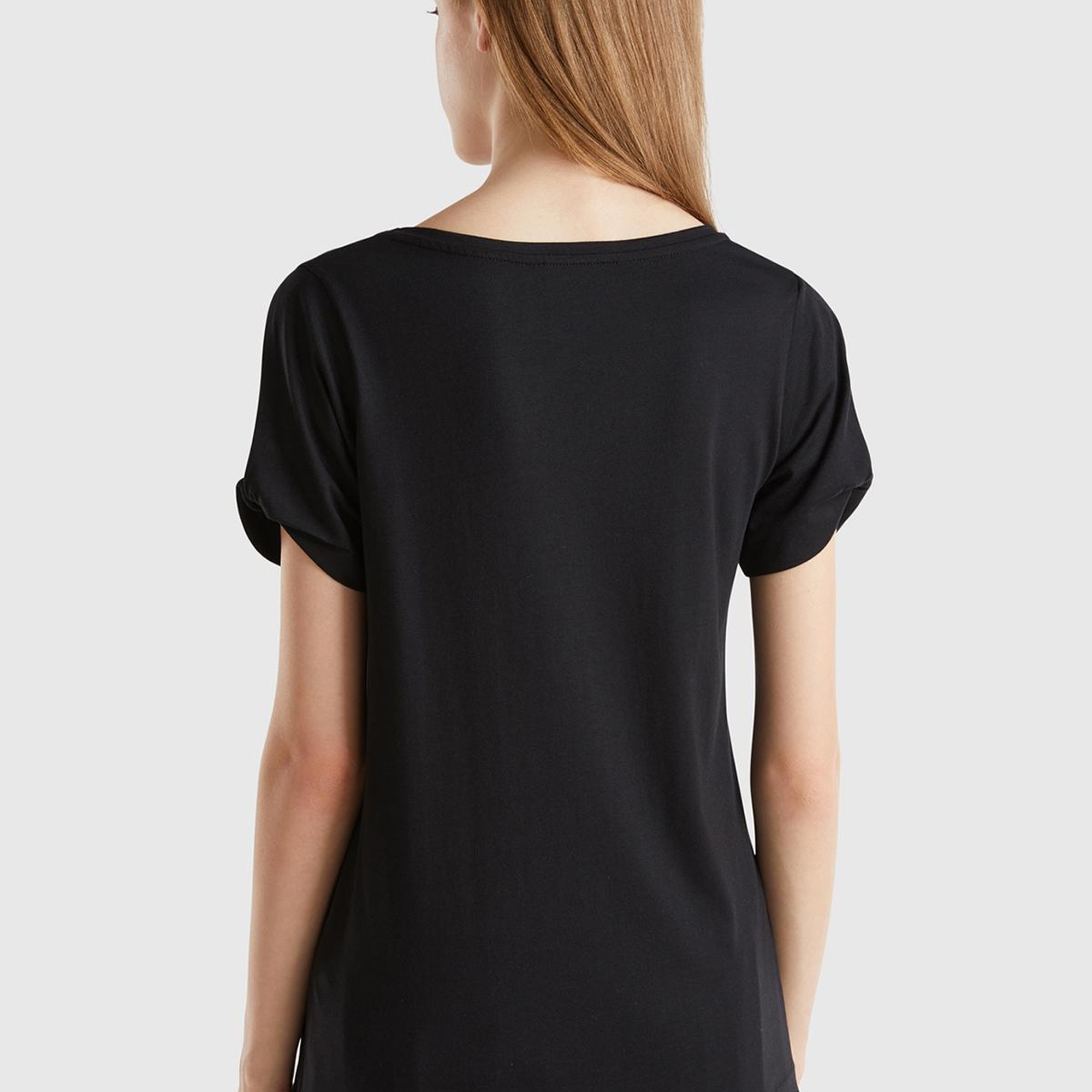 Kadın Siyah Pamuk ve Modal Karışımlı Kol Detaylı Yuvarlak Yaka T-Shirt