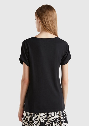  Kadın Siyah Pamuk ve Modal Karışımlı Kol Detaylı Yuvarlak Yaka T-Shirt