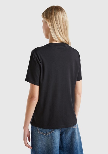  Kadın Siyah %100 Pamuk Aplike Detaylı Kısa Kollu T-Shirt