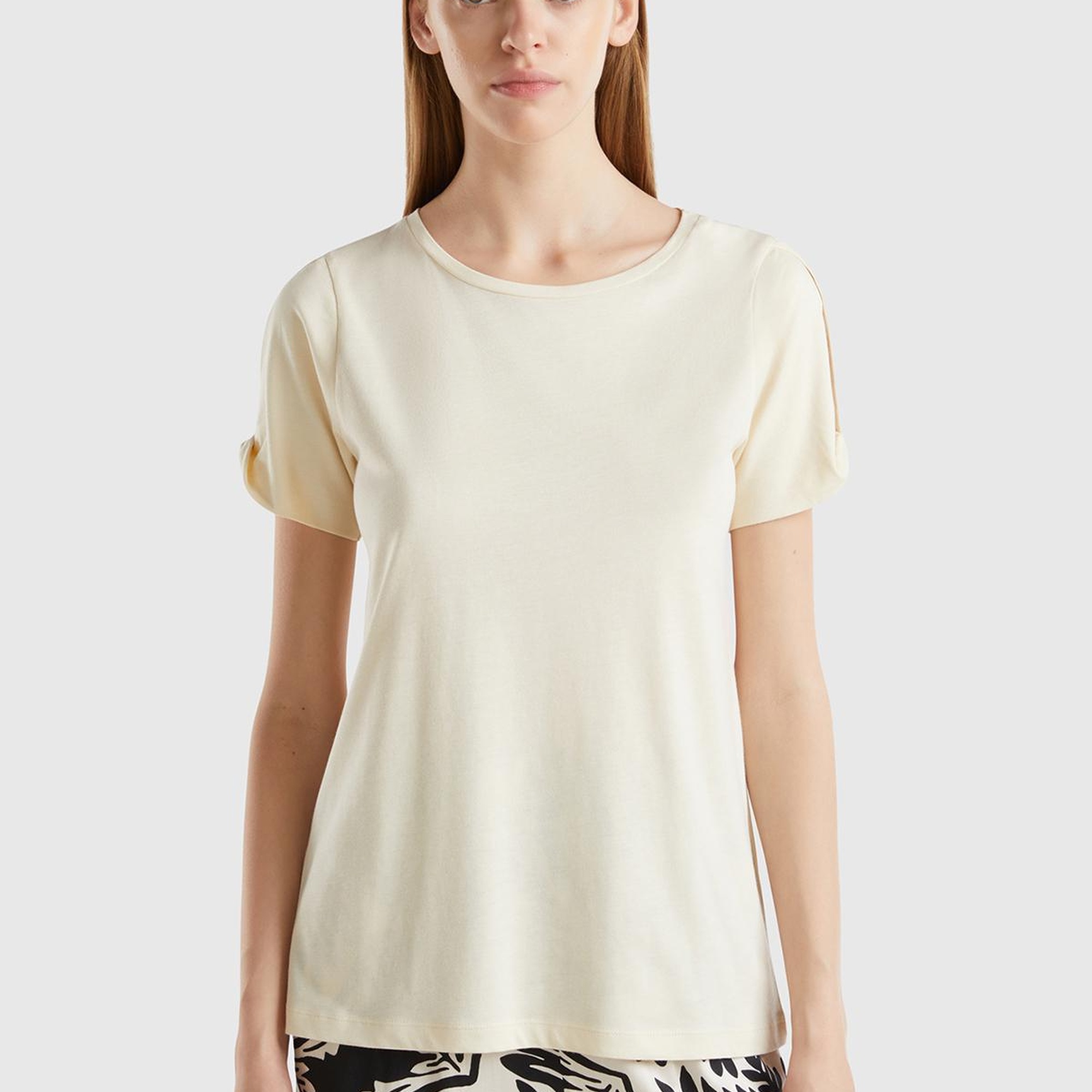 Kadın Krem Pamuk ve Modal Karışımlı Kol Detaylı Yuvarlak Yaka T-Shirt