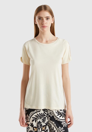  Kadın Krem Pamuk ve Modal Karışımlı Kol Detaylı Yuvarlak Yaka T-Shirt