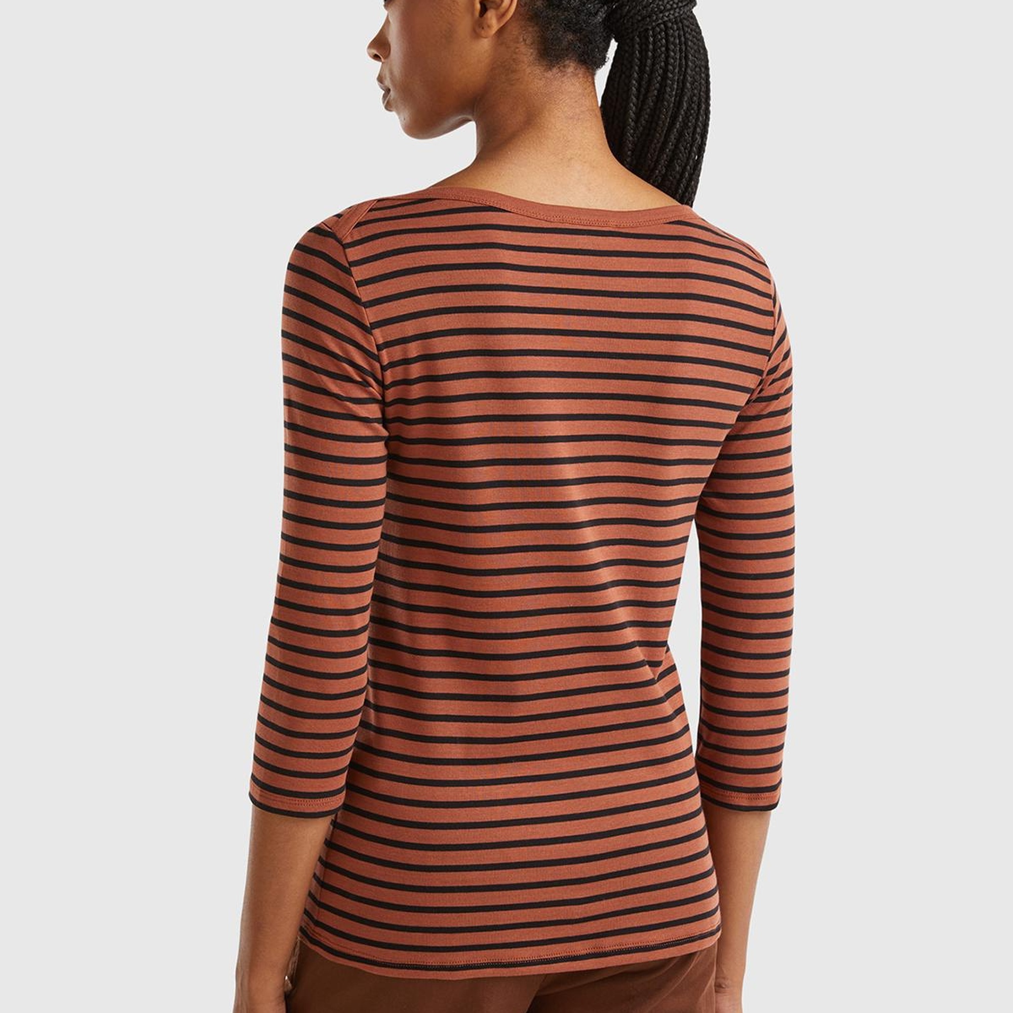 Kadın Kahverengi %100 Pamuk Sol Altı Logolu Uzun Kollu Kayık Yaka T-Shirt