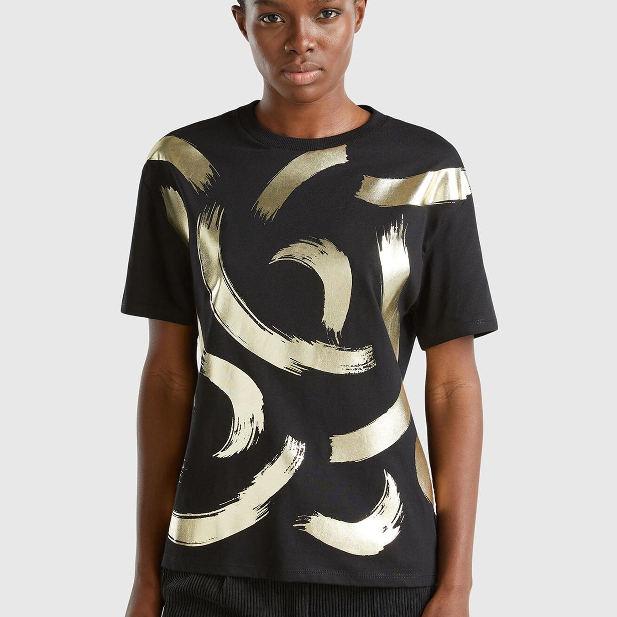 Kadın Siyah %100 Pamuk Önü Baskılı Düşük Omuz Bisiklet Yaka T-Shirt