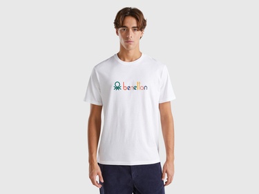  Erkek Beyaz Benetton %100 Pamuk Önü Logo Baskılı Kısa Kollu Yuvarlak Yaka T-Shirt
